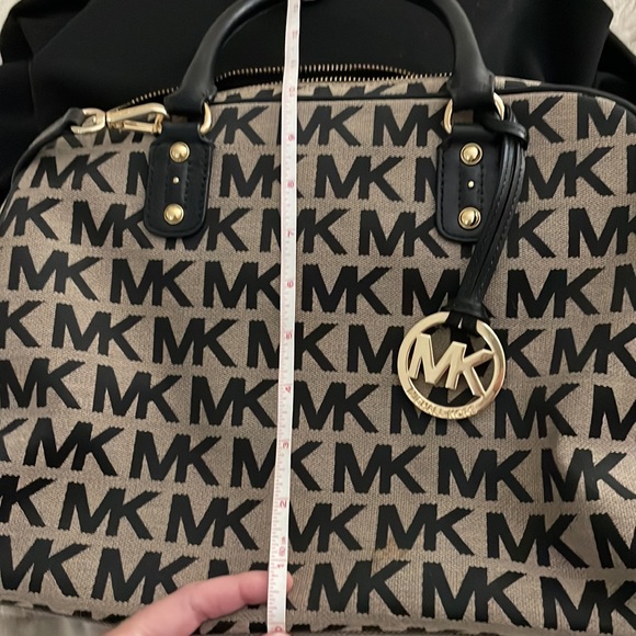 Michael Kors Purse - Picture 16 of 16